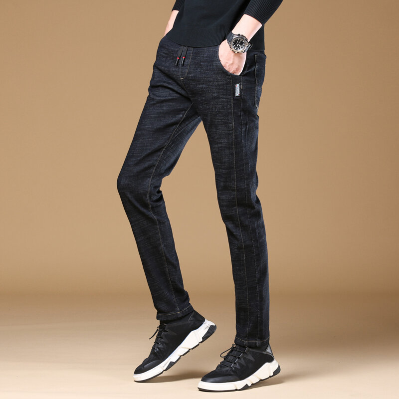 Новинка 2023, осенне-зимние эластичные джинсы для мужчин, весенние свободные прямые брюки из джинсовой ткани с эластичной талией