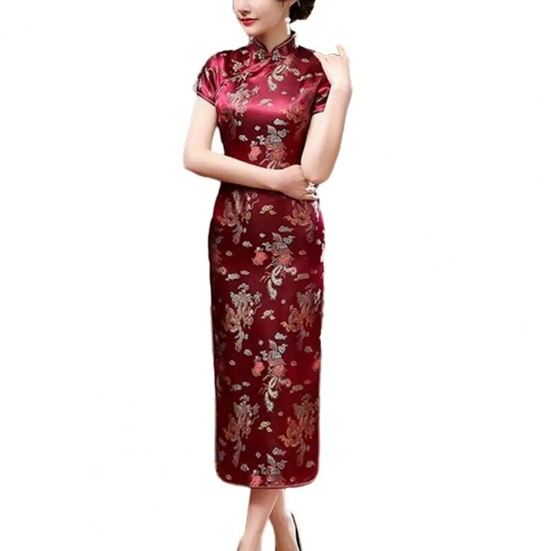 Платье-Ципао с цветочной вышивкой, высоким воротником-стойкой и разрезом сбоку