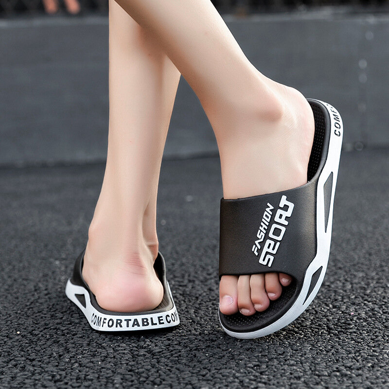 Uomini di grandi dimensioni nuove diapositive estate sandali di lusso donna fuori infradito Casual spiaggia scarpe traspiranti coppie pantofole da casa