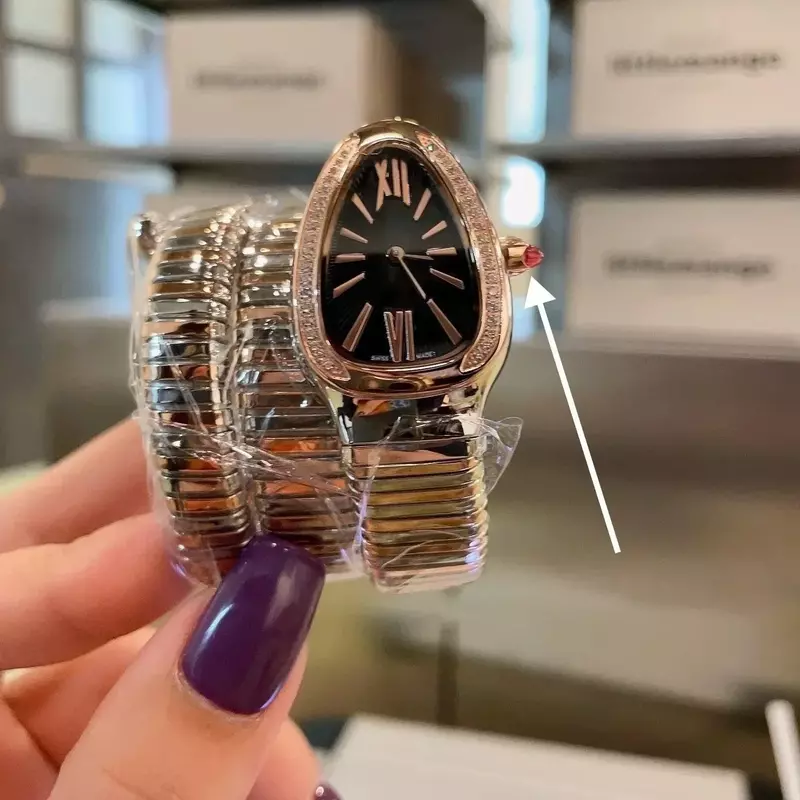 Modieuze Dames Slangenvormige Horloge Met Drie Lussen Van Precisie Stalen Horloge Diamanten Wijzerplaat