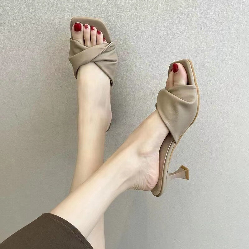 รองเท้าแตะผู้หญิงแบบเรียบฤดูร้อนแฟชั่นปี2023รองเท้าส้นตึกรองเท้าส้นสูงสบายๆสีพื้นรองเท้าแตะแฟชั่น