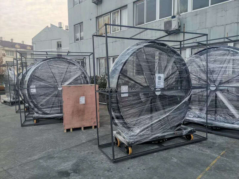 Подвижный промышленный вентилятор большого размера для охлаждения тренажерного зала