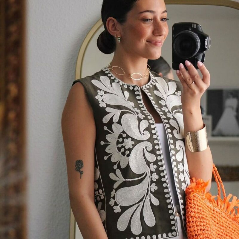 Chaleco bordado simple y versátil con patrón de pieza de moda para mujer 2023