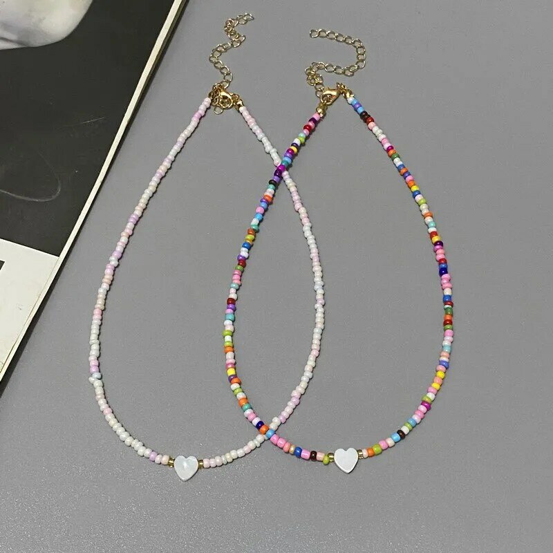 Neue Natur Muschel Liebe Herz Halsreif Halskette für Mädchen Frühling Sommer Mode kleine bunte Glasperlen Halskette Geschenk für Freund