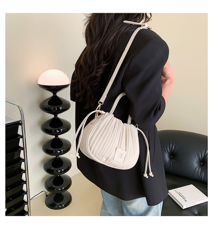 Tas wanita desain Niche mode baru musim semi dan musim panas tas tangan peledak dengan satu tas selempang bahu