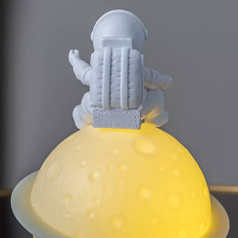 Astronauta sentado na lua Luz noturna, mesa criativa Esculturas de planeta luminoso, enfeite de lâmpada, decoração, presente de aniversário para criança