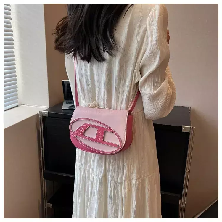 Новинка 2024, Женская стильная индивидуальная и универсальная модная женская сумка на одно плечо с диагональным крестом, маленькая квадратная сумка