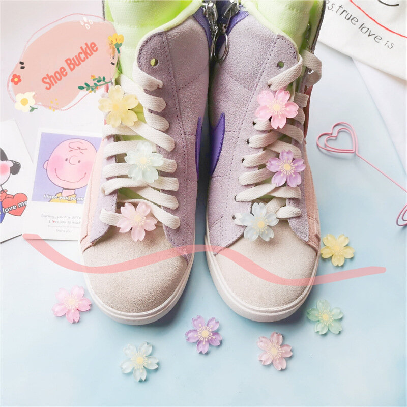 女の子のためのレースバックル付きキャンバスシューズ、かわいい日本の靴、甘いピンクの花の装飾、学生のスニーカー、DIYアクセサリー、ギフト、1個