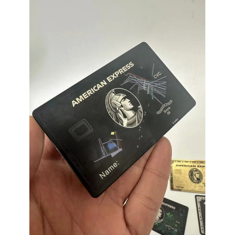 โลหะบัตรแทนที่บัตรเครดิตเก่าด้วยอเมริกันเอ็กซ์เพรสบัตรสีดำบัตรของขวัญบัตร Centurion.