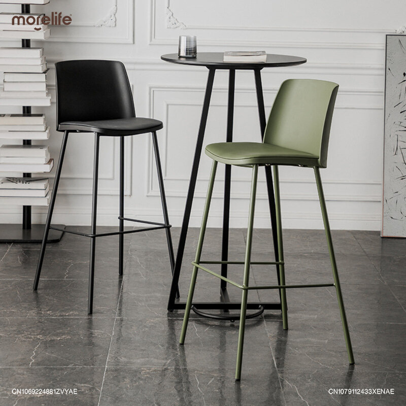 家庭用の北欧のバーと椅子,創造的なカウンタースツール,背もたれ,高耐性,シンプルなデザイナー,コーヒーショップ,新しい