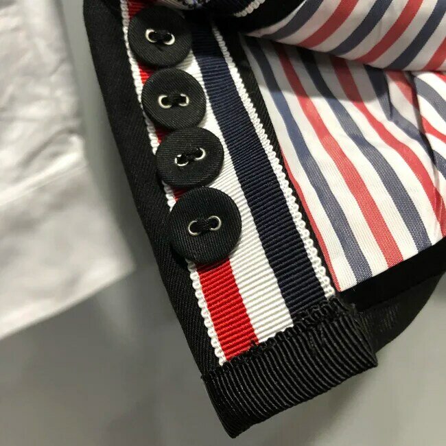 Traje de estilo TB de alta calidad con ribete y decoración de borde negro, pantalones cortos de cintura alta, rojo, blanco, azul, GD mismo conjunto de traje