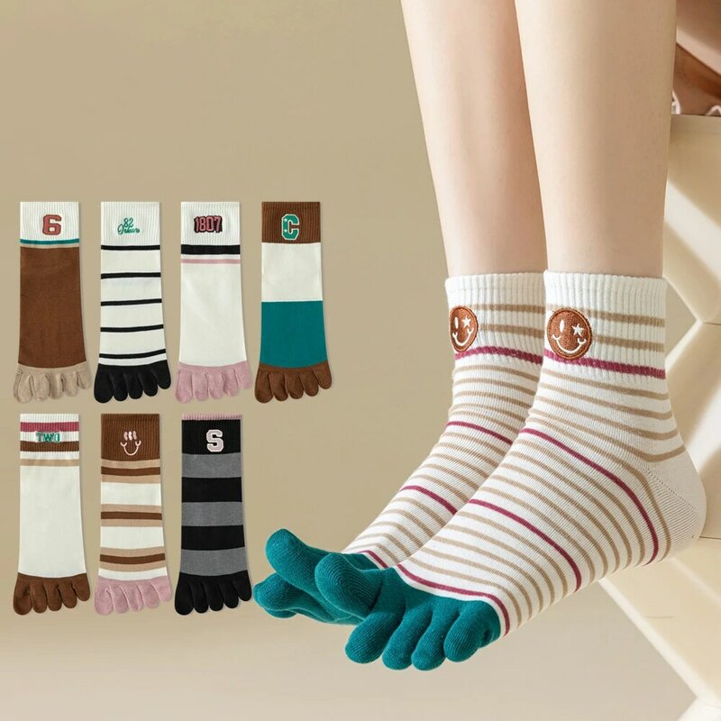 Calcetines de cinco dedos para mujer, medias con bordado Kawaii, a rayas blancas y negras, con punta dividida, para primavera y otoño