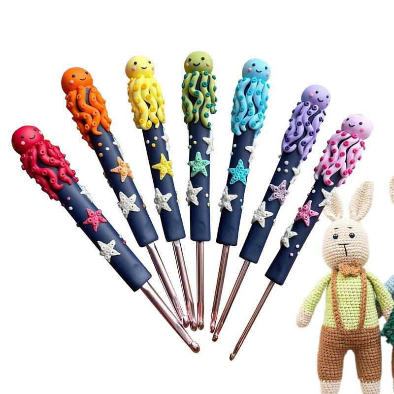 Jarum rajut pegangan ergonomis 7 buah alat aksesori jahit warna pelangi pegangan karet DIY pakaian Crochet beberapa ukuran