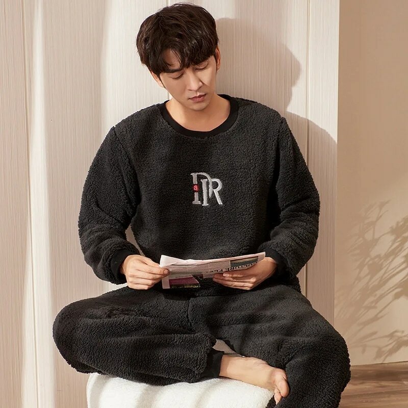 Koreanische Männer verdicken warme Flanell Pyjamas männlich lang ärmel ige Brief gedruckt Männer Winter Freizeit Homewear Stoff Männer Nachtwäsche Top