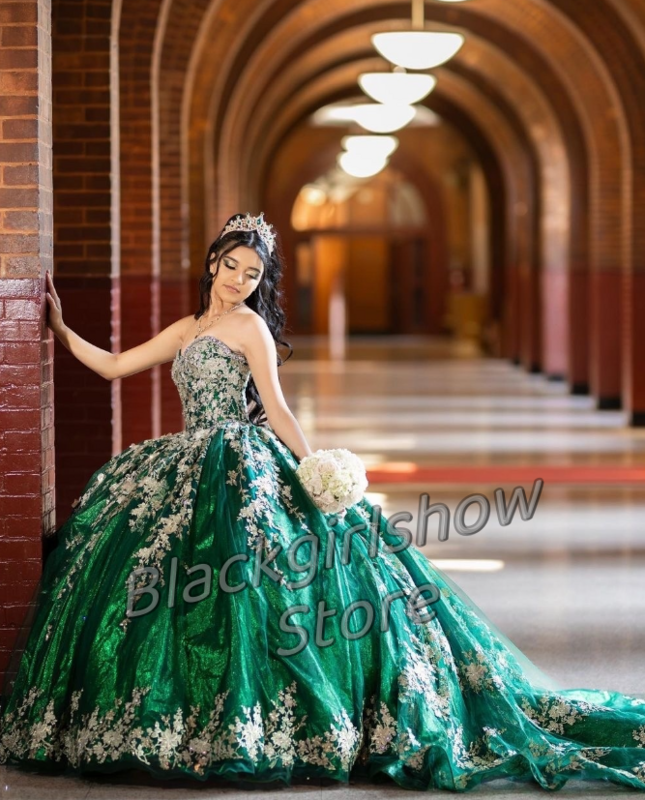Vestidos De princesa verde esmeralda Para quinceañera, apliques plateados De lujo, tren De la capilla, Vestidos De Fiesta Elegantes Para mujeres, 2024