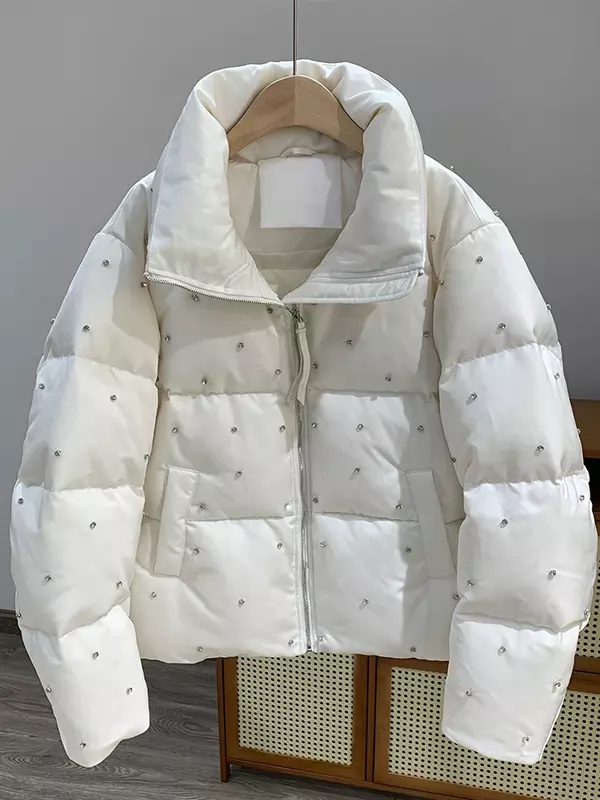 Zimowe ubrania białe zagęszczone krótkie diamentowe ocieplana kurtka biurowa, damska 2023 nowa ciepła biała kurtka puchowa z długim rękawem dla kobiet