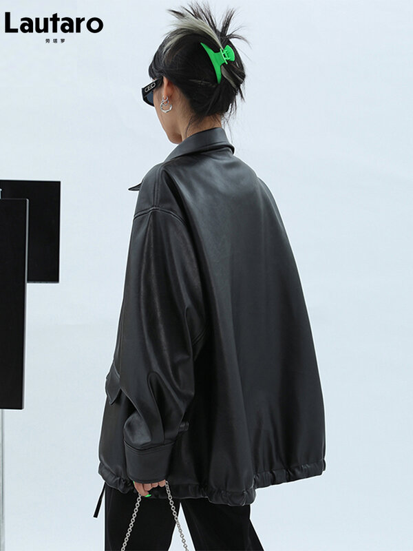 Lautaro весна осень негабаритных повседневная непромокаемая черная мягкая куртка из искусственной кожи женская с заниженной линией плеч с длинным рукавом Корейская мода на оверсайз 2022 кожаная куртка женская