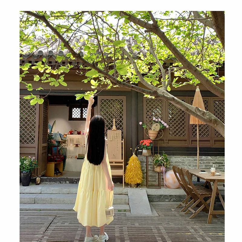 French Gentle Style Sweet Yellow Sleeveless Dress 2024 New High-end V-neck Large Hem Mid Length Skirt Trend