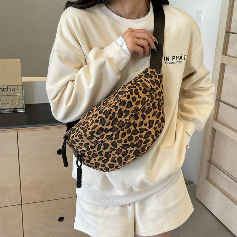 Нагрудная сумка с леопардовым принтом для женщин, трендовые сумки-слинги через плечо для женщин, холщовые сумки на ремне, кошельки-бананы, женские сумки большого размера, 2024