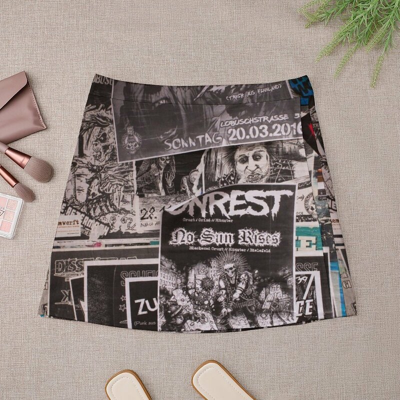 Un mur plein de concerts de rock punk ajoute une mini jupe pour femme, des jupes mignonnes