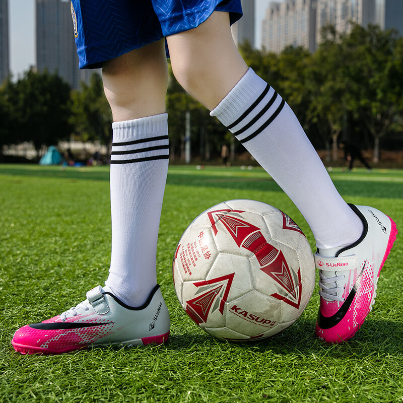 Buty na murawę piłki nożnej chłopięce buty piłkarskie modne tanie dziecięce korki do piłki nożnej antypoślizgowe halowe tenisówki do futsalu młodzież treningowa Chuteira
