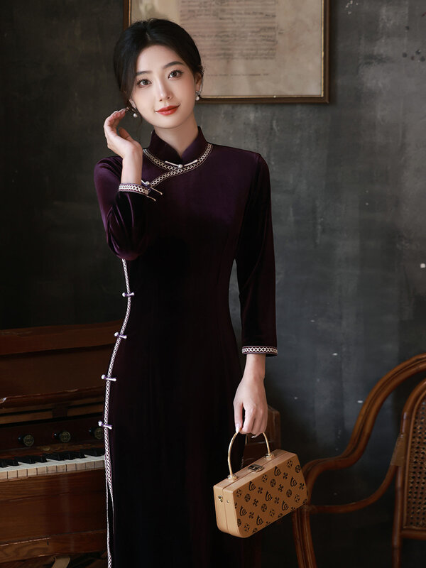 Gaun Cheongsam beludru musim gugur musim dingin 2023 gaun China tradisional Qipao elegan ungu sehari-hari wanita Retro ukuran besar