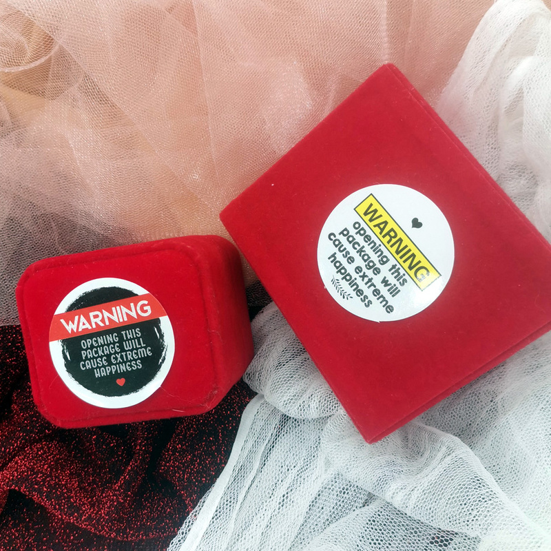 Pegatinas de agradecimiento de 1,5 ", etiqueta de negocios redonda, negra y roja, Adorable, advertencia de felicidad extrema, sello de sobre