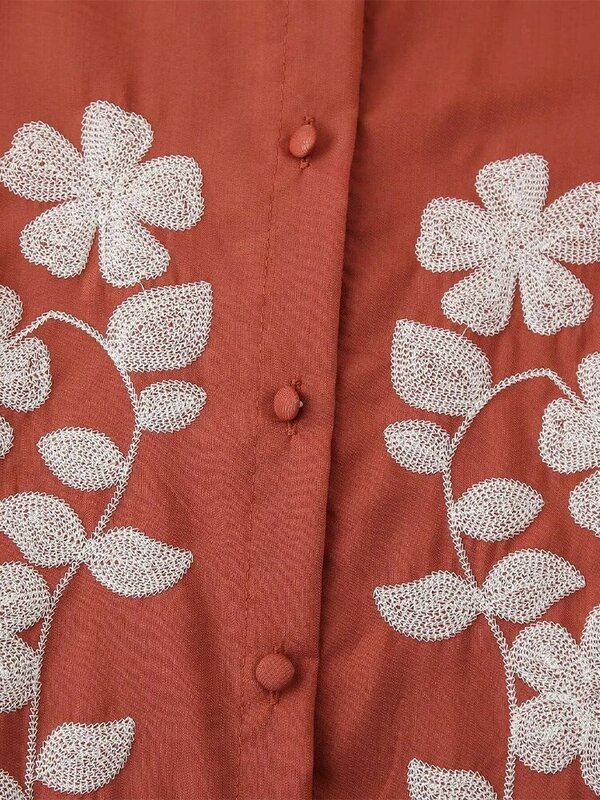TRAF-2024 damskie francuskie Retro z długim rękawem okrągły dekolt haftowane kwiatowe wzory pojedyncze jednorzędowa koszula letnie nowy Top