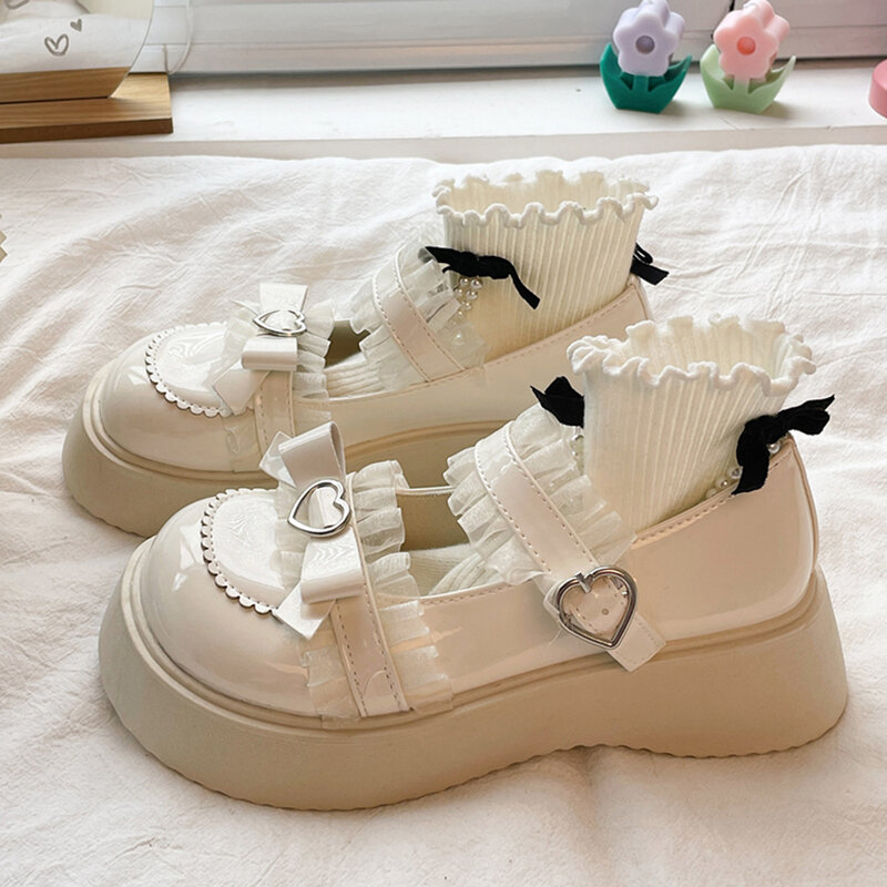 Kawaii الدانتيل Bowknot الأبيض لوليتا أحذية النساء 2022 القلب مشبك منصة ماري جينس امرأة اليابانية نمط براءات الاختراع والجلود Jk الأحذية