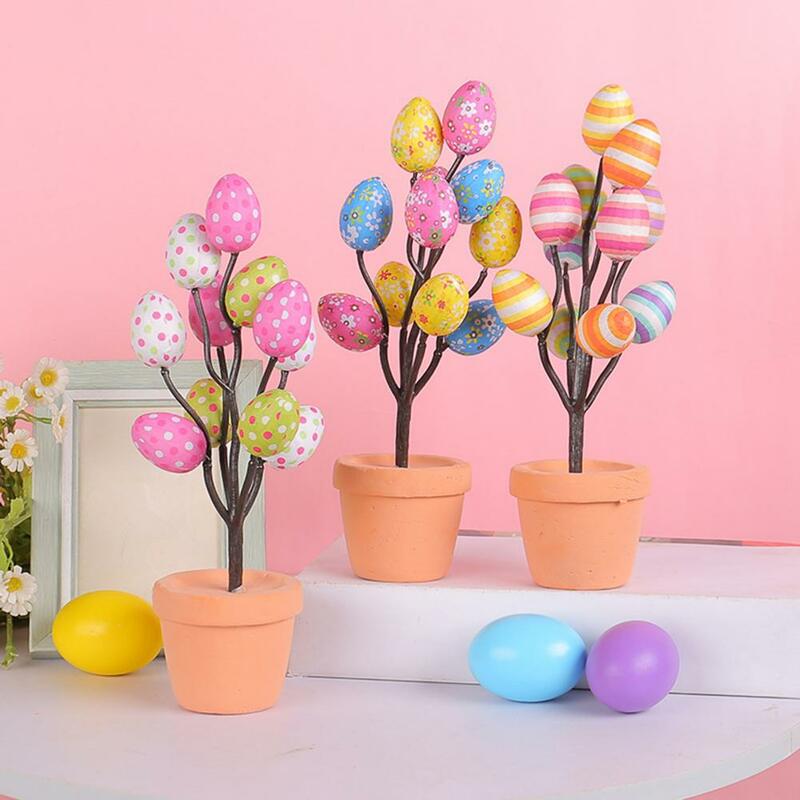 Cabang pohon telur Paskah warna-warni, busa berwarna-warni, tanaman pot, hiasan tengah meja indah, 2024 dekorasi pesta Paskah