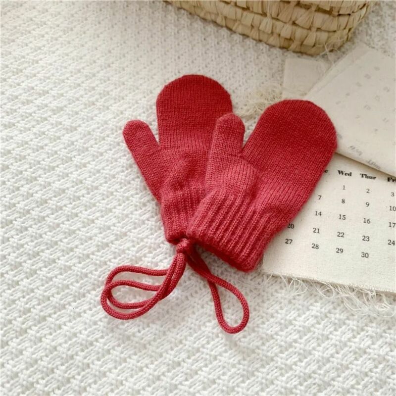 Женские вязаные перчатки, милые теплые ветрозащитные зимние рукавицы, защита от холода с ремешком, Детские подвесные шейные перчатки