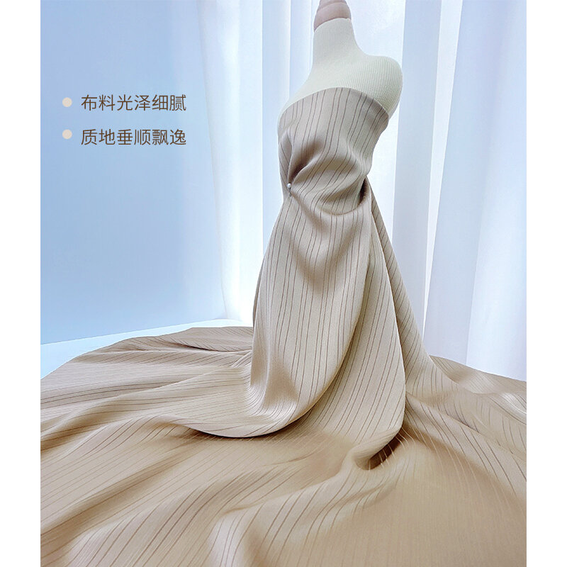 Платье-Ципао из триацетатной атласной ткани, в полоску