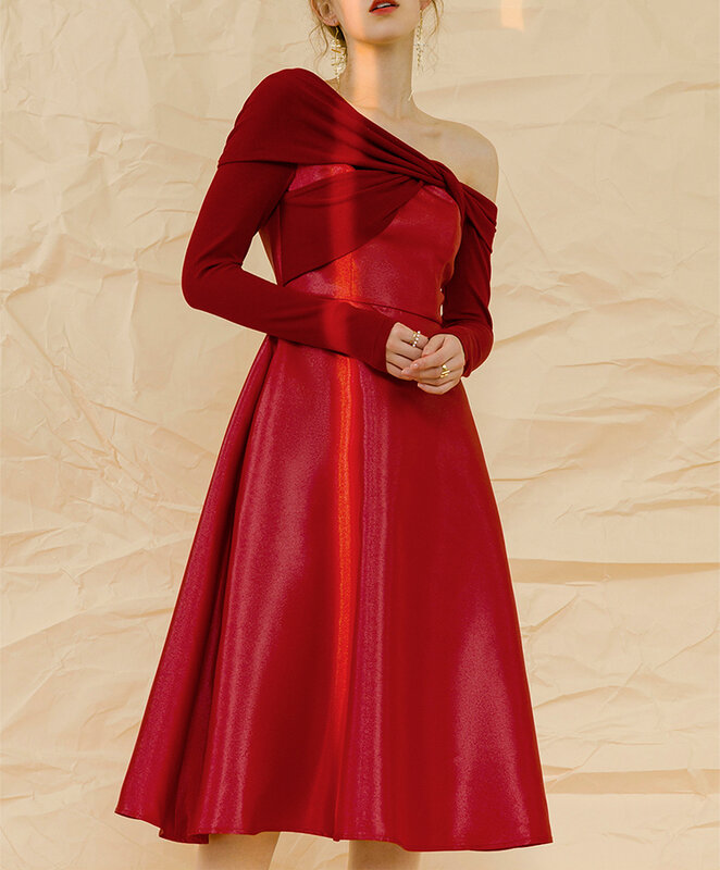Gaun Pesta Nuansa Desain Merah Pinggang Panjang Ramping Lengan Panjang Gaun Bahu Terbuka Kerah Miring Wanita Kualitas Tinggi