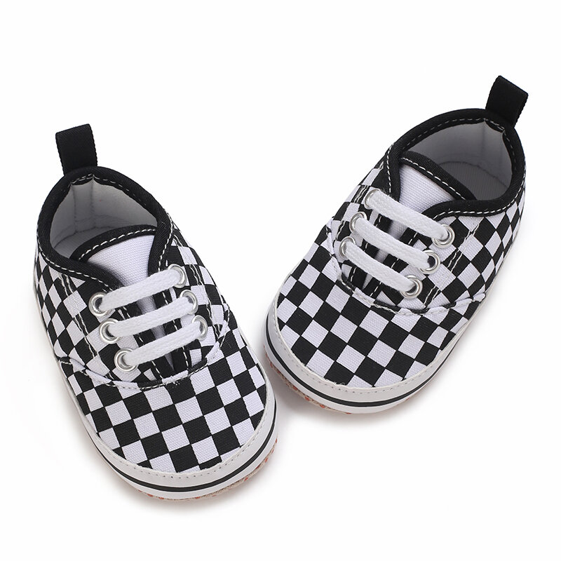 Sepatu kanvas bayi, sneaker Anti slip lembut kotak-kotak bayi laki-laki perempuan baru lahir jalan pertama bayi sepatu kasual uniseks 2024