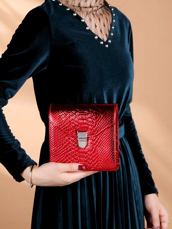 Elegant and fashionable solid color textured PU leather square wallet, suitable for women's birthday party shoulder bags