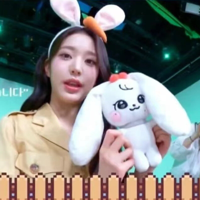 Kpop IVE wiśnia pluszowa Kawaii kreskówka Jang wygrała młode pluszaki lalka urocze wypchane zabawki poduszki prezenty do dekoracji domu 아이poli