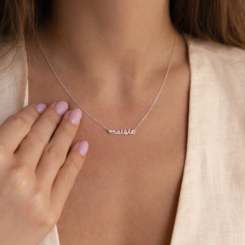 Personalized Name Necklace Exquisite Name Pendant Jewelry for Mom and Her Exquisite Gifts