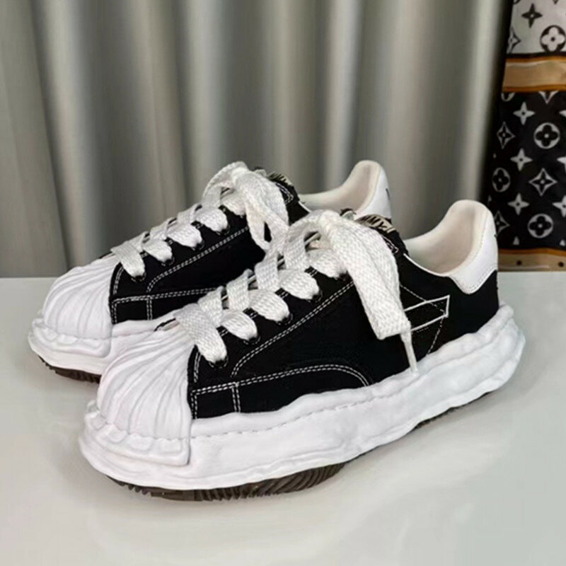 2024 Designer Brand Women's Shoes Genuine Leather Round Headed Retro with Thick Sole Casual Sports Shoes for Men's Spring