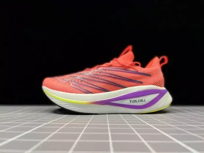 รองเท้าวิ่งลายตาข่ายระบายอากาศได้ดีสำหรับผู้ชายและผู้หญิง2024 Comfort รองเท้าผ้าใบกีฬาชั้นสูงสำหรับนักกีฬาทุกเพศ