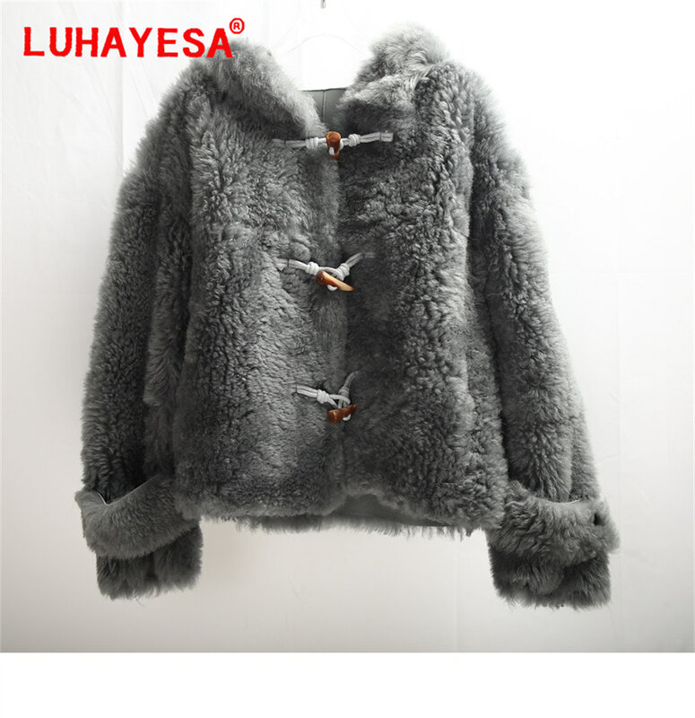 2023 Women Hooded Short Bazaar Sheepskin Fur Shearling Natural Lamb Fur Coats