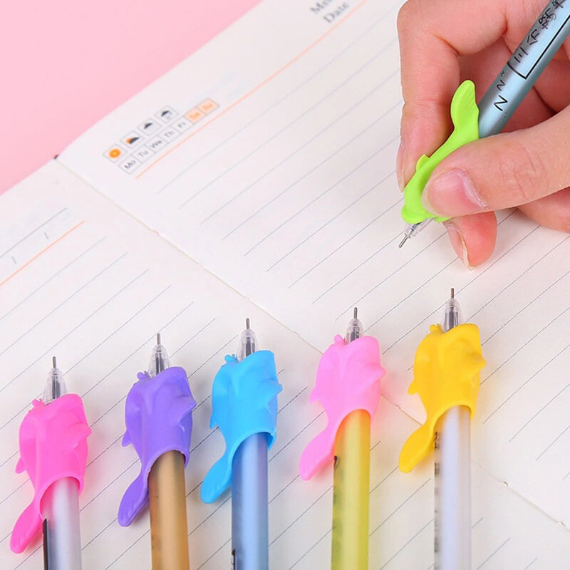 Dispositivo de lápiz de silicona para niños, artefacto de delfín de pez pequeño, herramientas de escritura de oficina, accesorios de bolígrafo, rentable