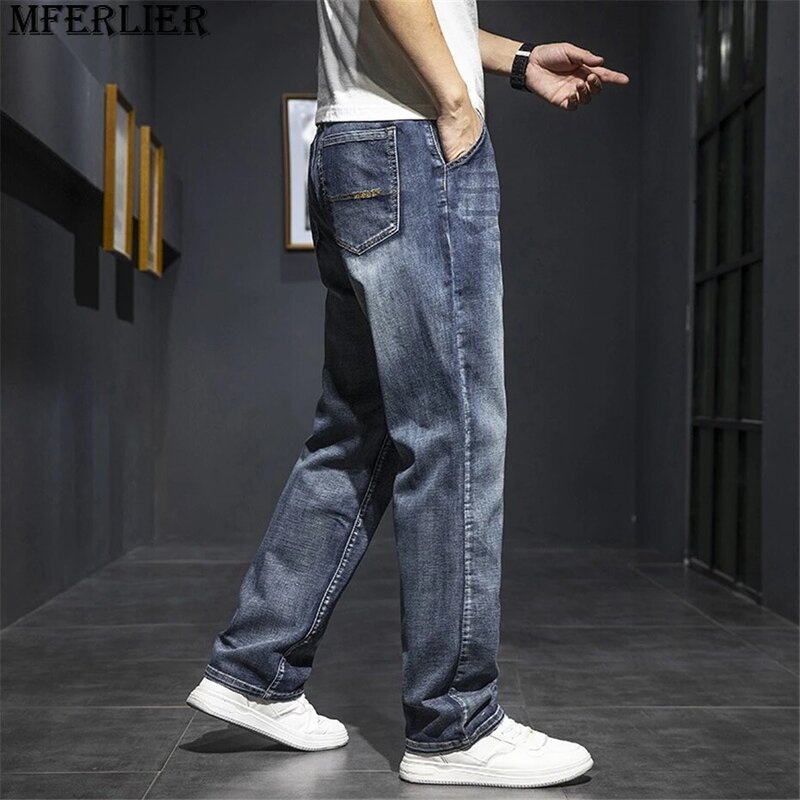 44 Plus Size Jeans uomo Denim pantaloni Casual moda tinta unita Jeans uomo pantaloni dritti di grandi dimensioni