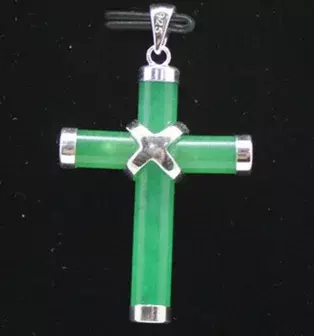 Collar con colgante de Cruz de jade verde y esterlina 925