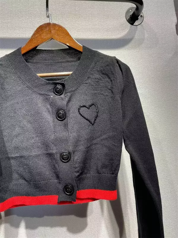 Jersey con cuentas en forma de corazón para mujer, suéter corto de manga larga, cuello redondo, informal, ajustado, Primavera