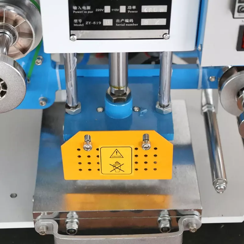 Pneumatyczna maszyna do brązowienia maszyna stemplująca wcięcie wizytówka pneumatyczna stempel ZY-819B do prasowania