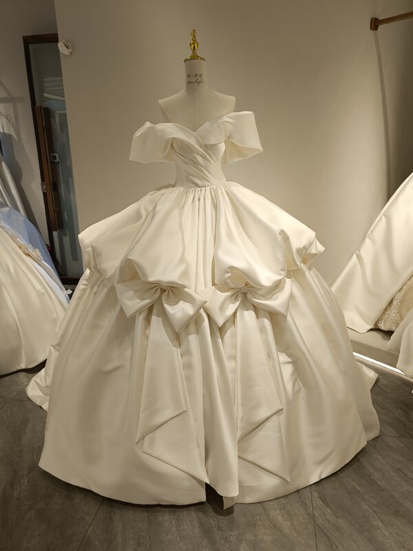 Suknia balowa z odkrytymi ramionami składana suknia ślubna na zamówienie