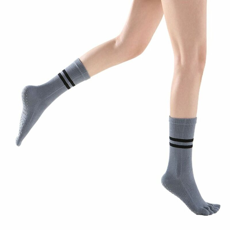 2022 novo listrado bezerro meias mulheres pilates cinco dedos meias de algodão de silicone mid-tubo antiderrapante meias esportivas split toe yoga meias