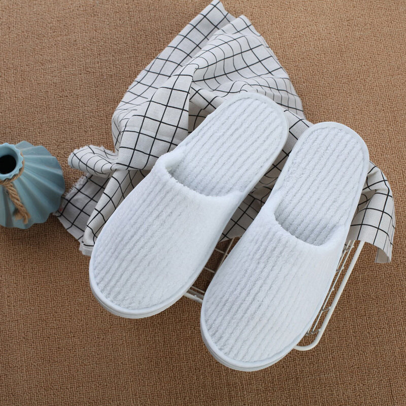 Jesienno-zimowe koralowe kapcie z polaru w cukierkowym kolorze obuwie jednorazowe antypoślizgowe buty hotelowe z klapkami All inclusive