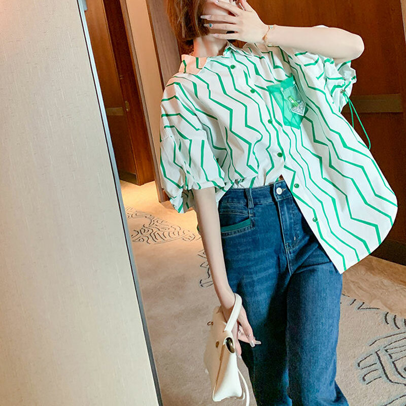 Camisa feminina com corte ondulado estampada, peito único, manga curta, bolsos, blusa emendada, solta, trajeto, moda verão, roupa coreana