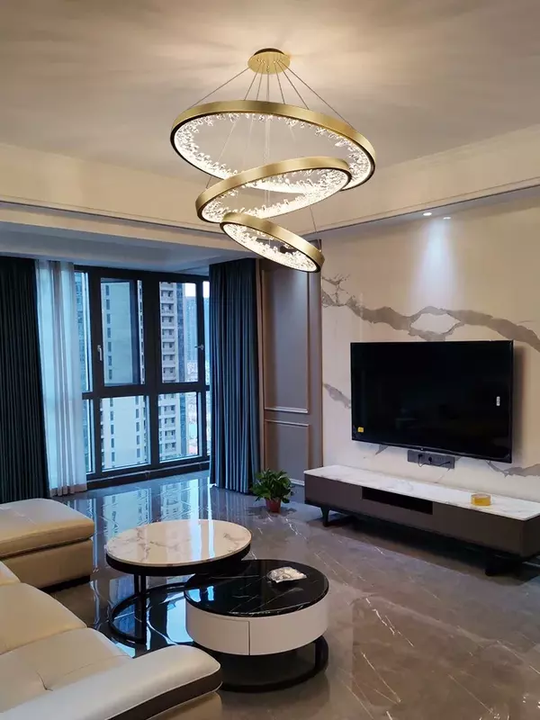 Plafonnier LED suspendu composé d'anneaux lumineux, design moderne et créatif, éclairage d'intérieur, luminaire décoratif de plafond, idéal pour un salon ou une chambre à coucher